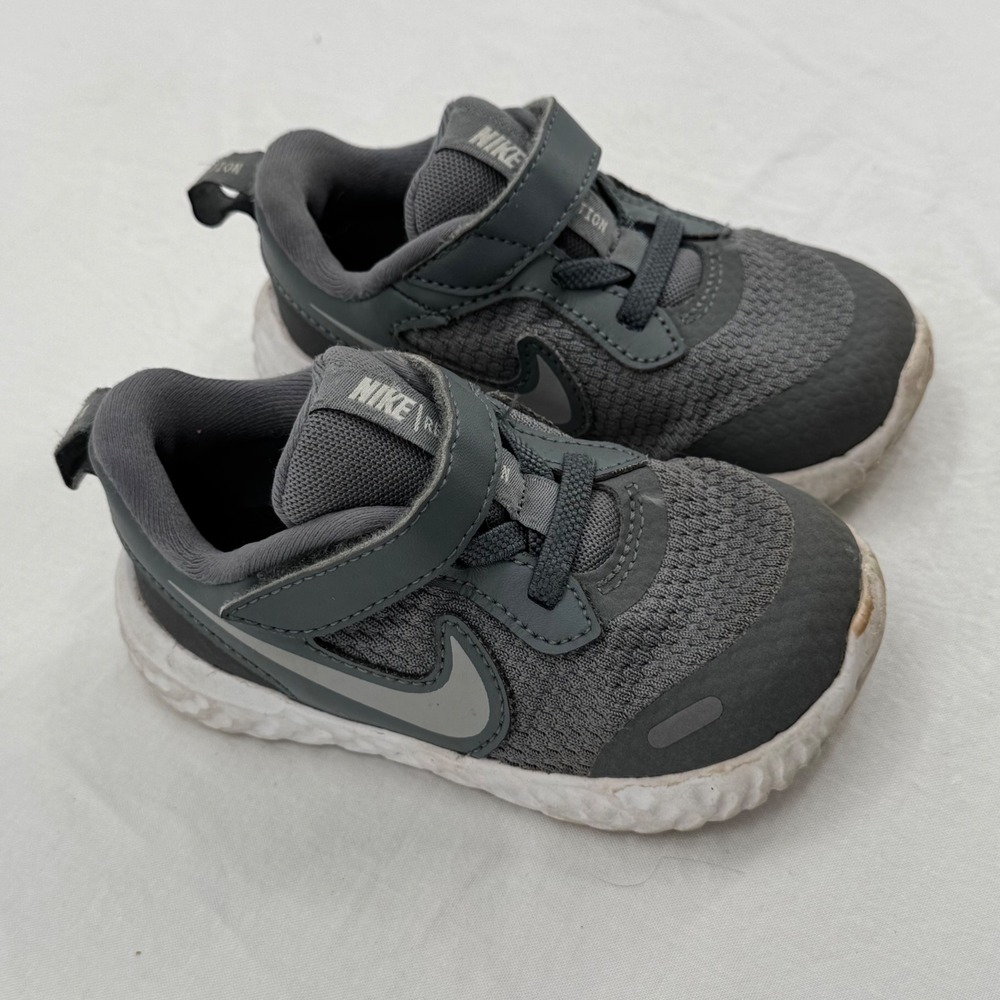 Nike Revolution 5 Toddler Grey Athletic Sneakers Sz 7 Boys Girls Comfort Slip On